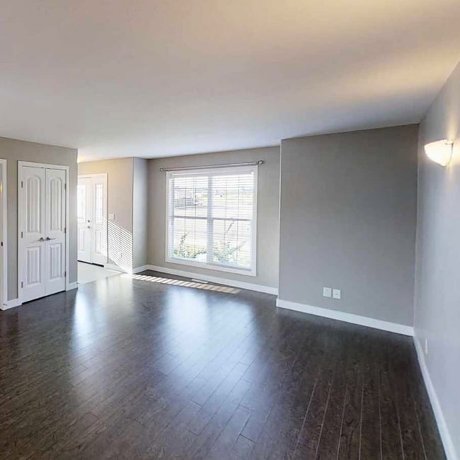 Photo - 8833-8896 96 Ave Unité T-10 8833 96 Avenue