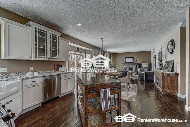 Photo - Available May 1 - Beautiful 5 Bedroom Home 4 bath executive home in Shakopee