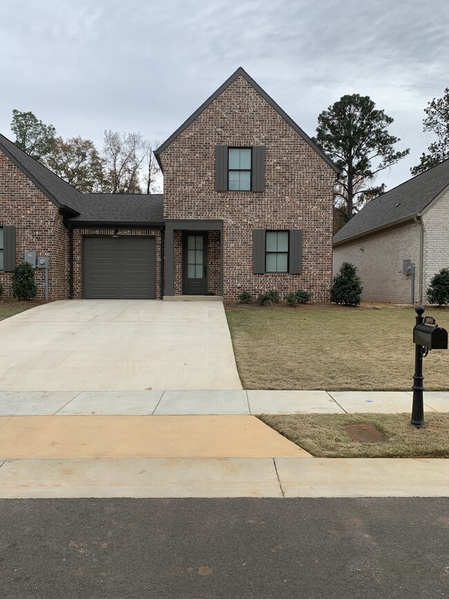 Building Photo - 1093 Stonebrook Ln