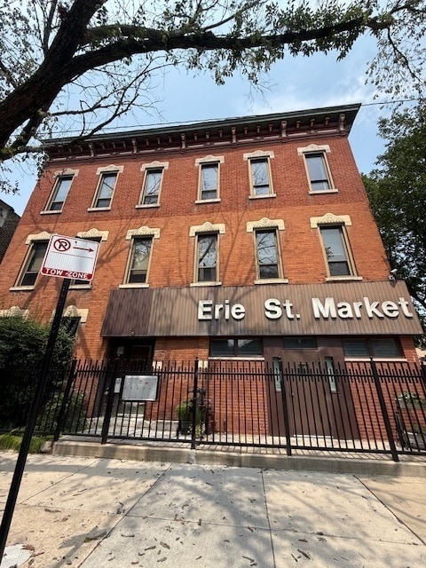 Building Photo - 1902 W Erie St Rental