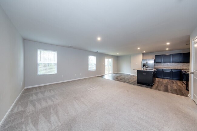 Photo - 1005 Marquis Pkwy