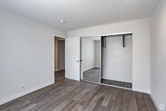 1BR, 1BA - 750 SF - Westminster Square Apartments