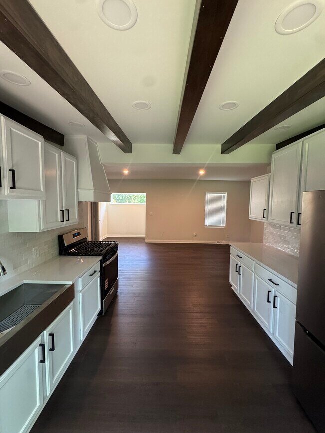 Photo - 557 West St