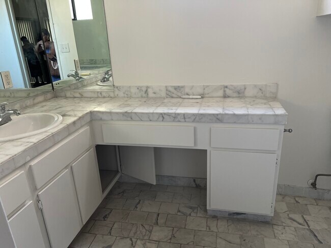 Photo - 14646 Dickens St