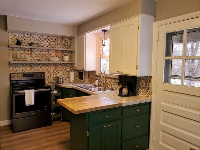 Photo - 273 W Lakeview Ave