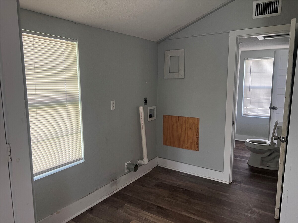 Photo - 521 W Caney St