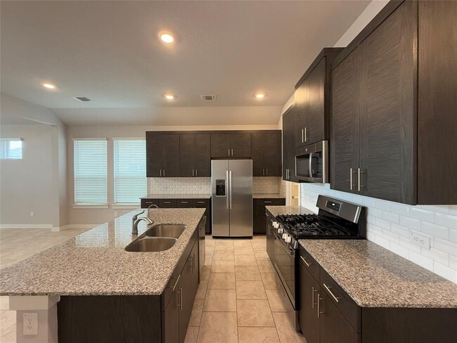 Photo - 18300 Emu Ln