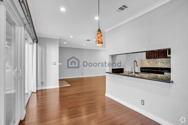 Building Photo - 2709 Oak Road Unit E Rental