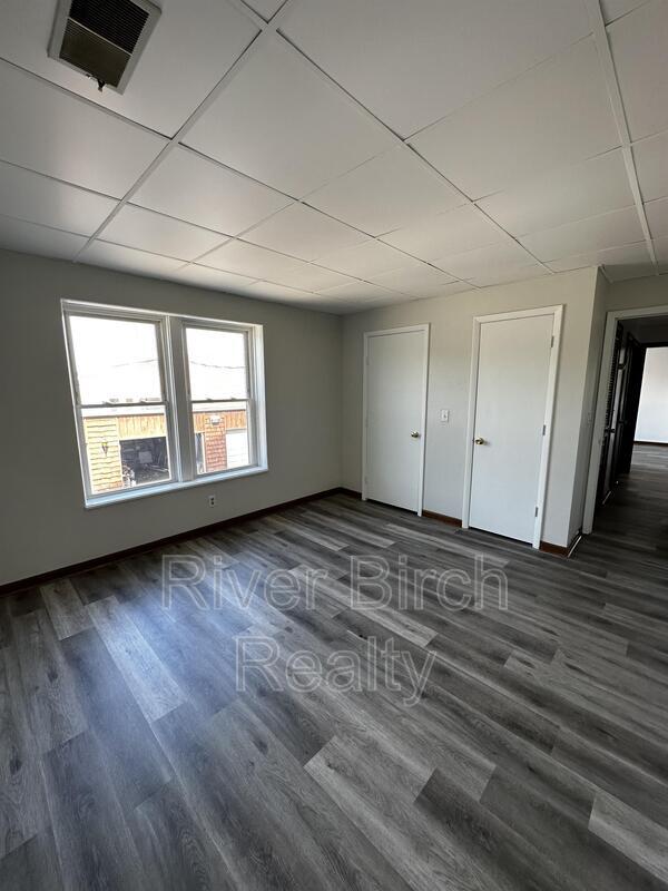 Photo - 525 E Pine St