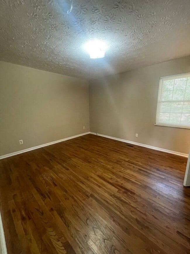 Photo - 3 bed, 2.5 bath, 2 car garage split foyer home in West Knoxville