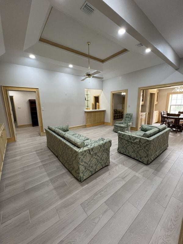 Photo - 121 E Jonquil Ave