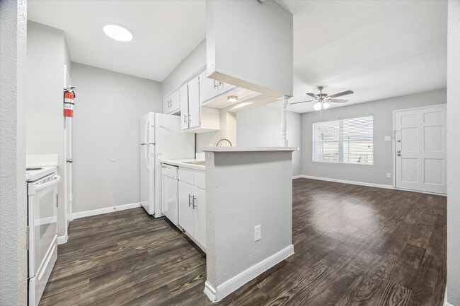 Building Photo - 3800 Sherwood Ln