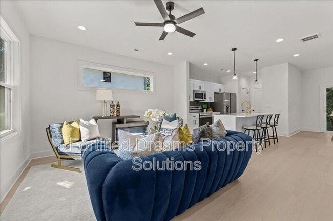 Photo - 210 S Carter St