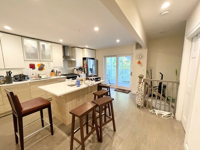 Photo - 21 Iroquois St Unit 1