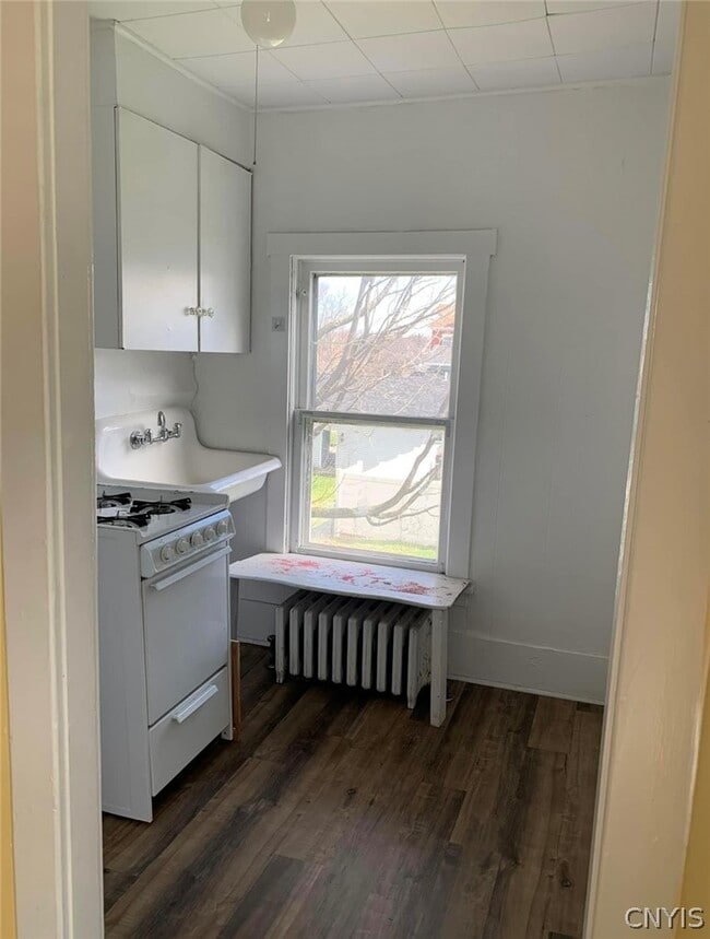 Photo - 255 W 5th St