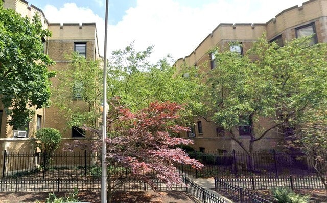 Building Photo - 547 W Brompton Ave Unit 1S Rental