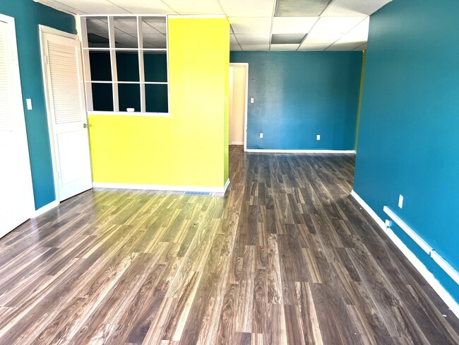 Building Photo - 821 W 26th St Unit 1