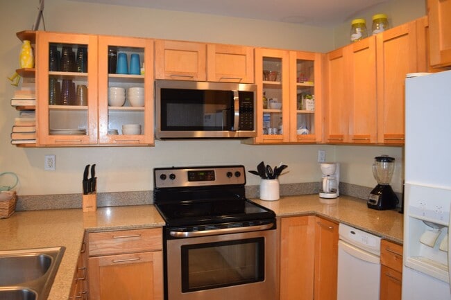 Photo - Hale Kanani  - 3bd. 2ba. Furnished Oceanfront Unit Available 4.1.2026 for 10 month lease.