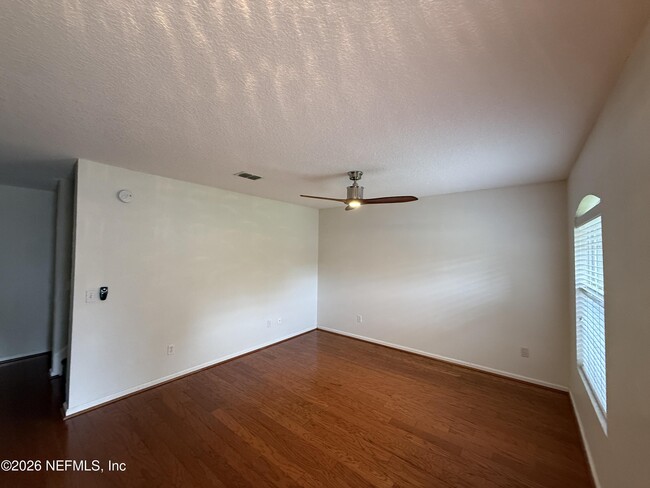 Photo - 1590 Vineland Cir