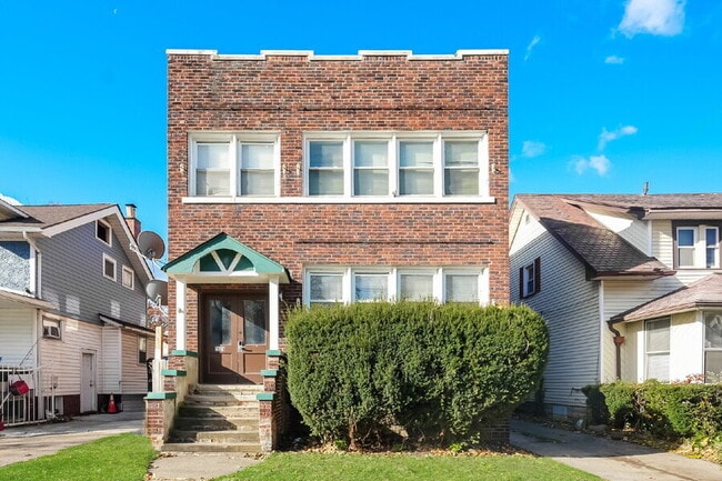 Building Photo - 2174 W 103rd St Unit 4