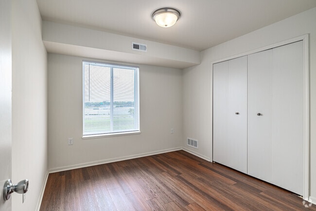 2BD, 1BA - 950SF