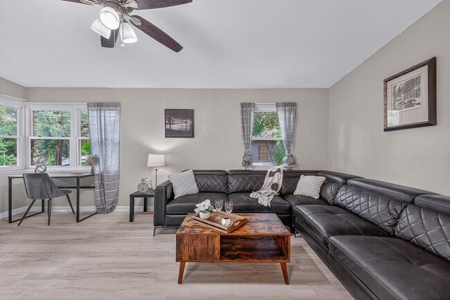 Building Photo - 901 S Madison Dr