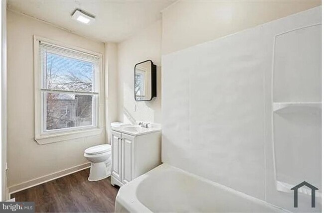 Photo - 1112 Johnson St