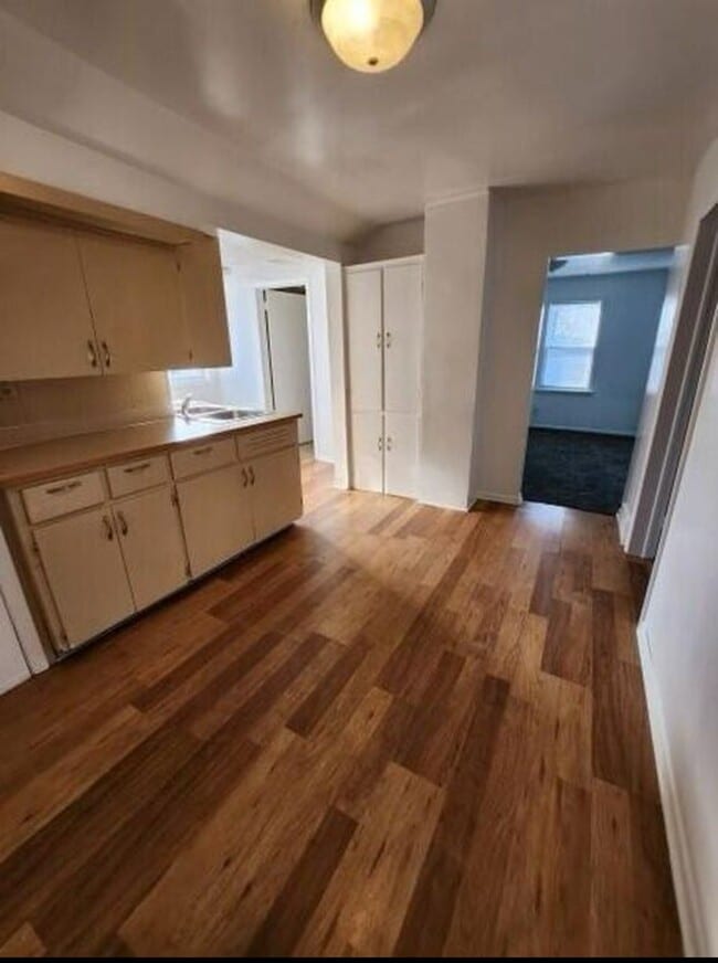 518 E Main Ave Unit Upper Floor
