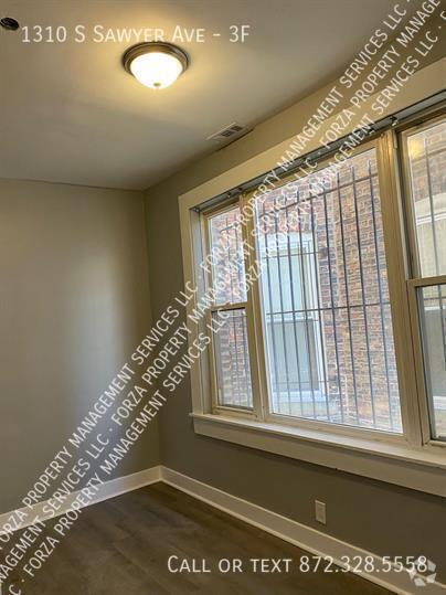 Building Photo - 1310 S Sawyer Ave Unit 3F Rental