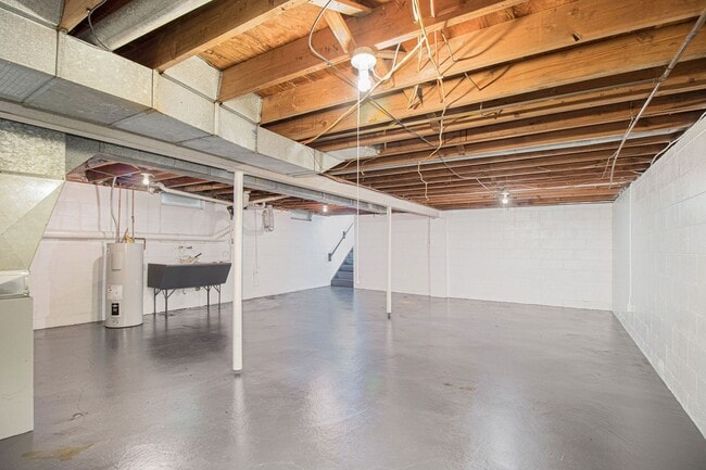 Photo - Nazareth Street 4038-40 Unit 4040