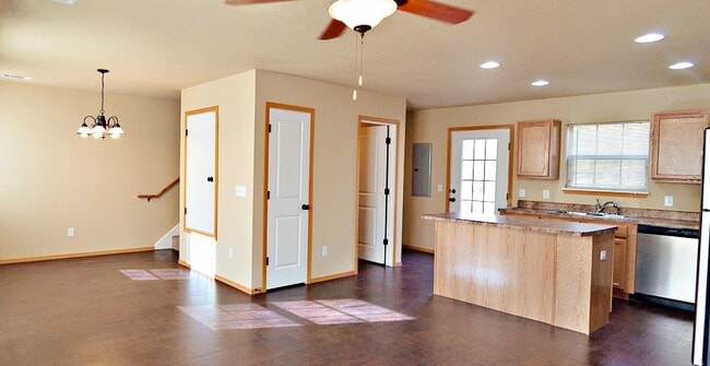 Photo - 235 S Rolling Woods Way