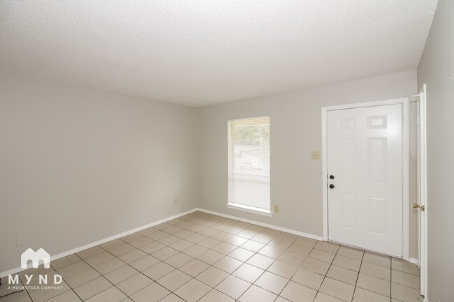 Photo - 6875 Embassy Cir