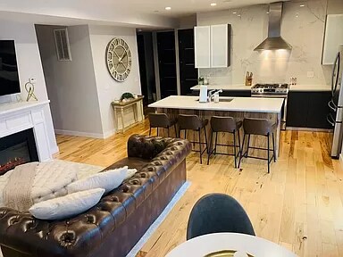 Photo - 39 Lexington St Unit uni4 2-bed 2-bath