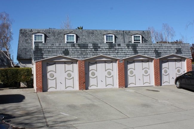 Photo - 977 Mangrove Ave Unidad D