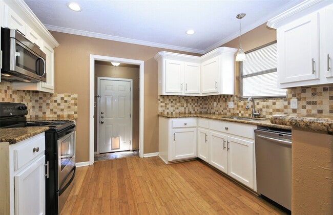 7828 Scott St