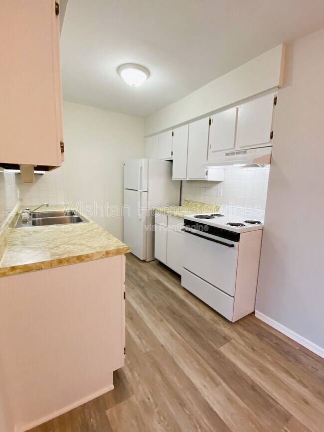 203 Charleston Blvd Unit 5