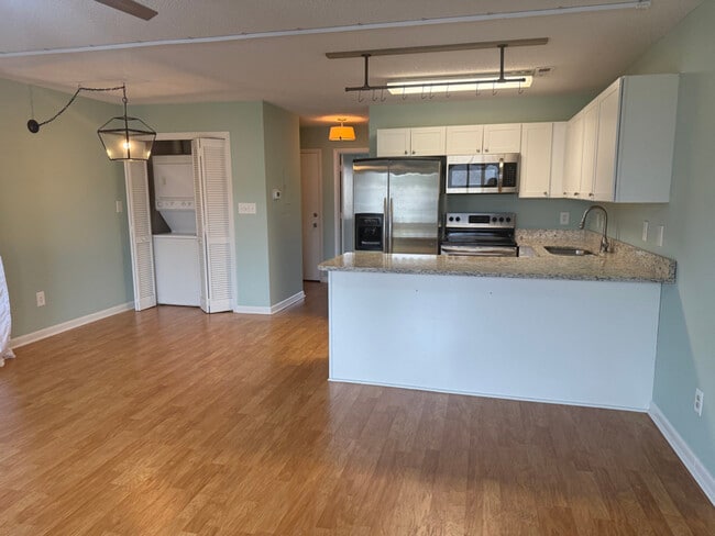 Photo - 510-510 Fairwood Lakes Dr