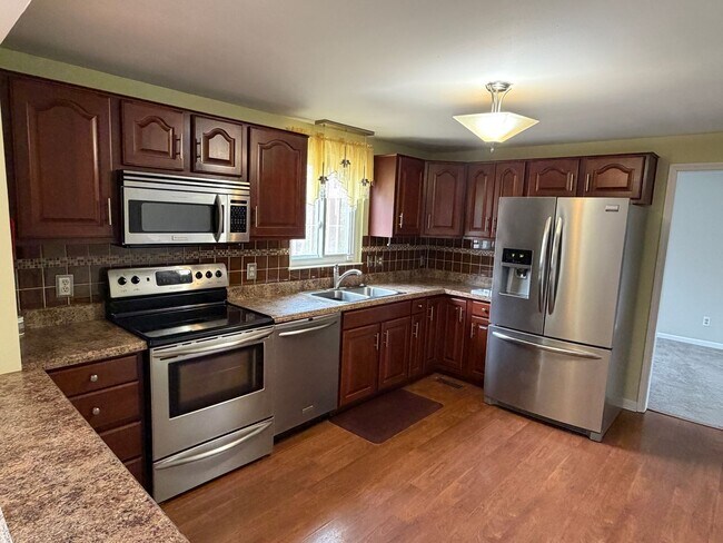 Photo - Great Four Bedroom Huber Home