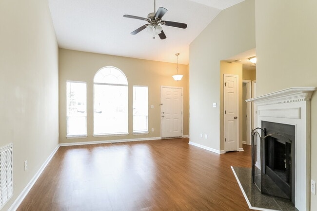 Photo - 504 Heathwick Dr