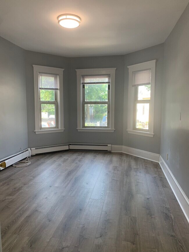 Building Photo - 146 Spencer St Rental