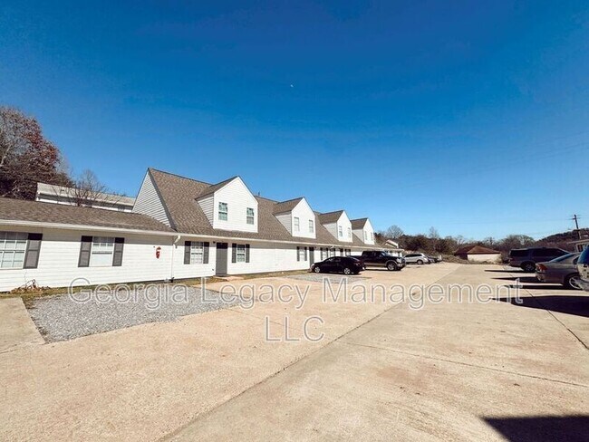 Photo - 896 Campbell St