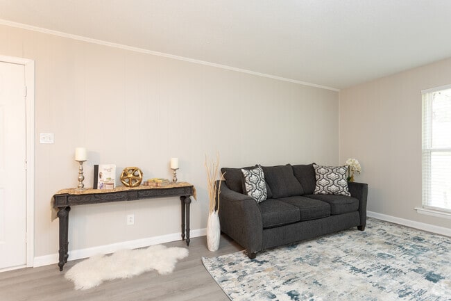 2BR, 1.5BA - 990SF - Living Area