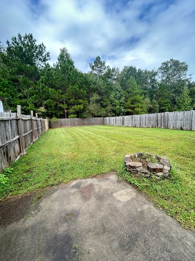 Photo - 4 bedroom/2.5 bathroom in Savannah, GA