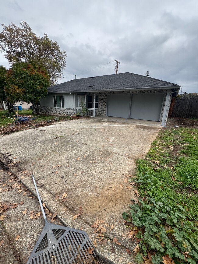 Building Photo - 224 Brand Rd