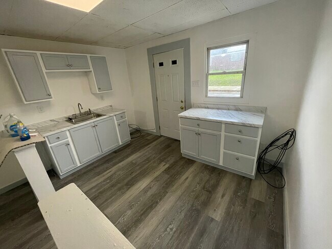 Kitchen - 424 Park Ave Unit 4