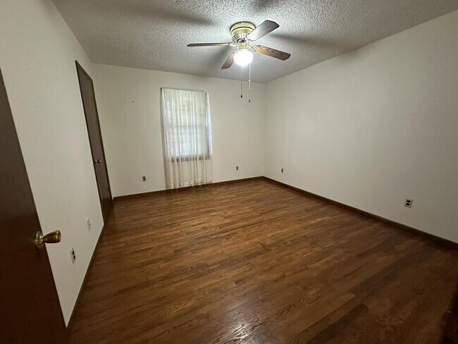 Photo - 1110 E 1600 Rd