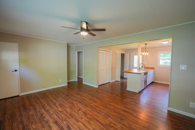 Photo - 1814 Meadow Dr