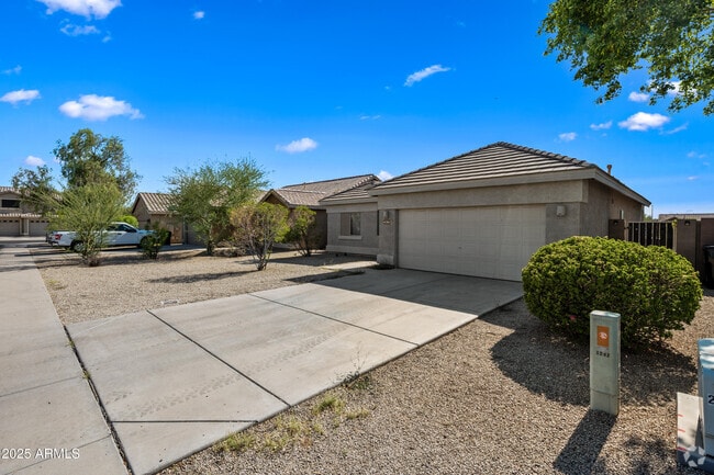 Building Photo - 1704 S 79th Glen Rental