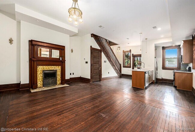 Photo - 701 W Canfield St Unit 4