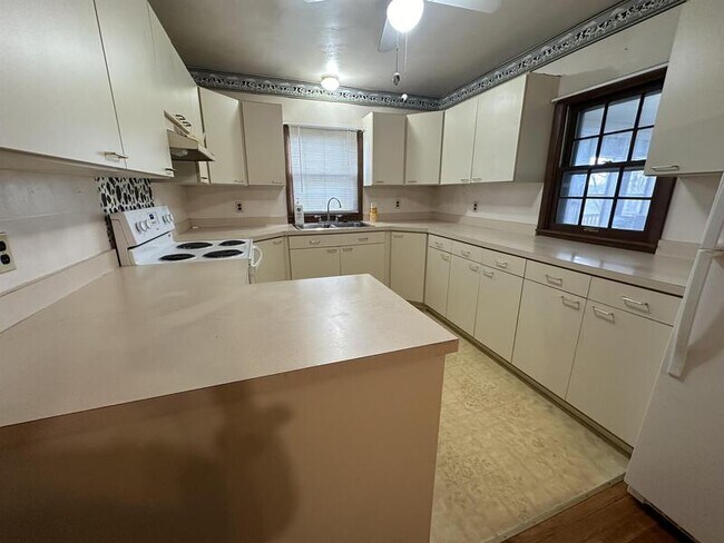 Photo - 1110 E 1600 Rd